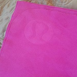 Lululemon pink mat towel